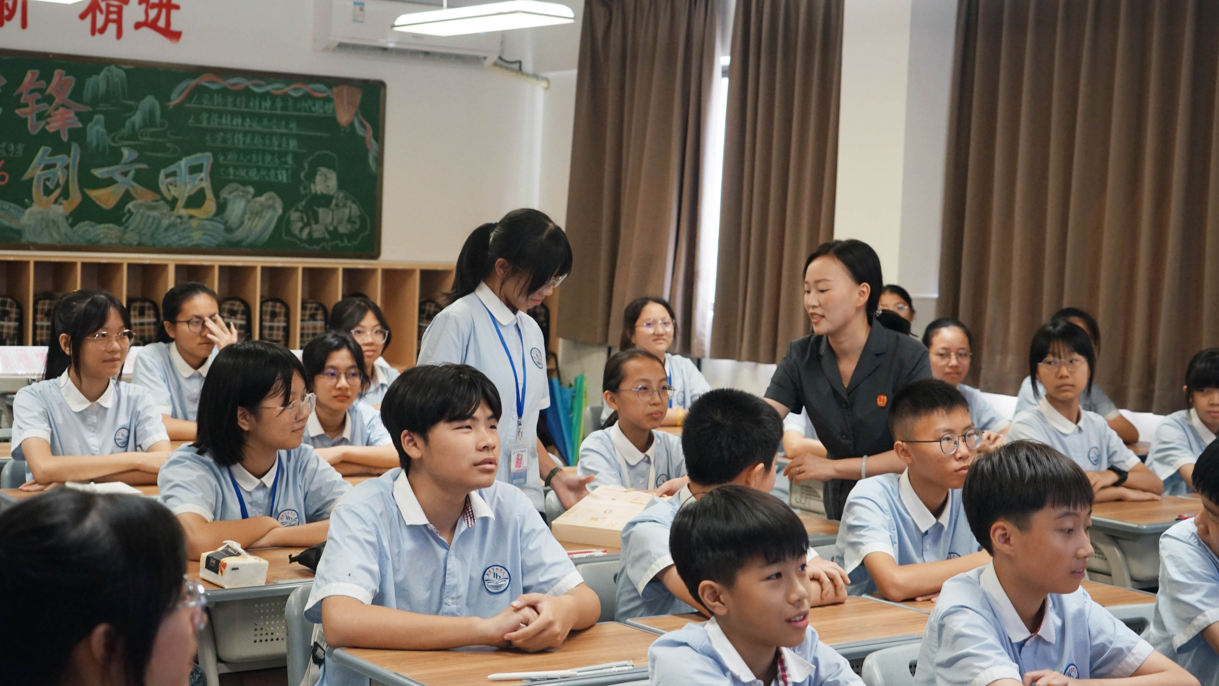 在“6·26”国际禁毒日来临之际，潮安法院到华博实验学校开展“无毒无忧 盛开青春花”禁毒法治宣传进校园活动 (2).JPG